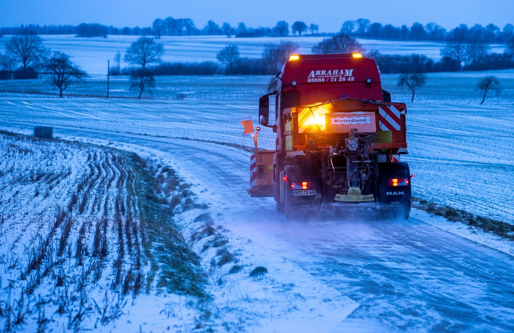 09 February 2021, Mecklenburg-Western Pomerania, Gadebusch: A truck with a snow plough clears and grits a country lane. Fresh snow and black ice hinder traffic in northern Germany. Photo: Jens Büttner/dpa-Zentralbild/dpa /DPA/PIXSELL