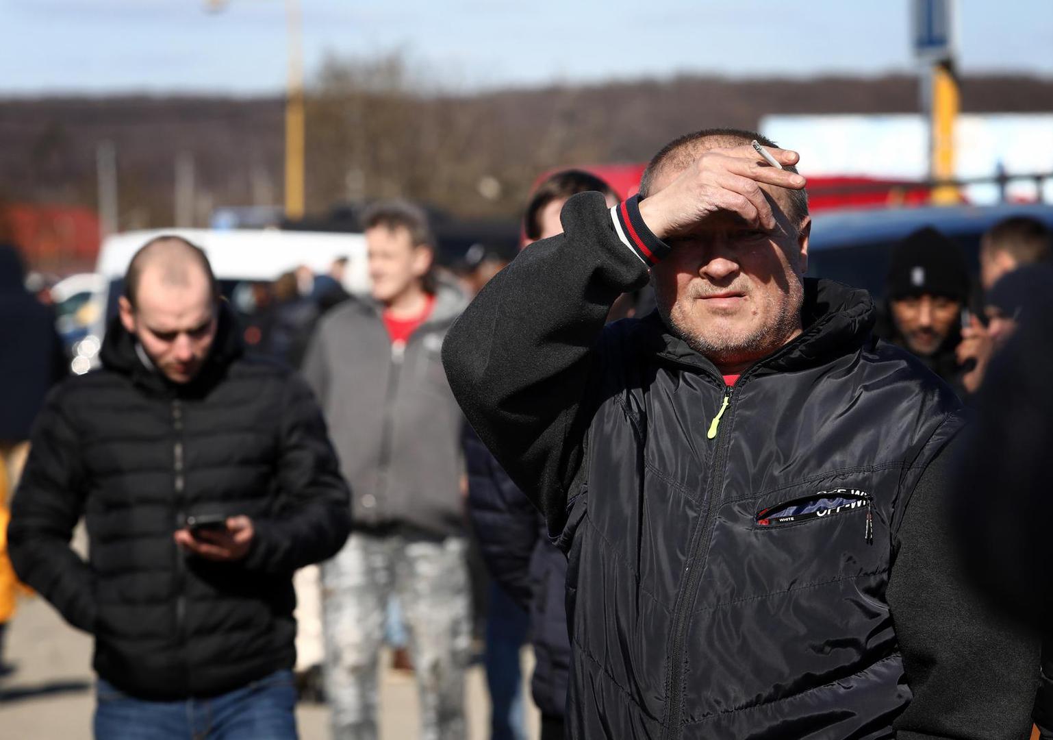 25.02.2022. Slovacka/ Vysne Nemetske- Granicni prijelaz izmedju Ukrajine i Slovacke. Sve vise izbjeglica iz ratom zahvacene Ukrajine prelazi u Slovacku gdje ih docekuje rodbina i humanitarci.
 Photo: Boris Scitar/Vecernji list/PIXSELL