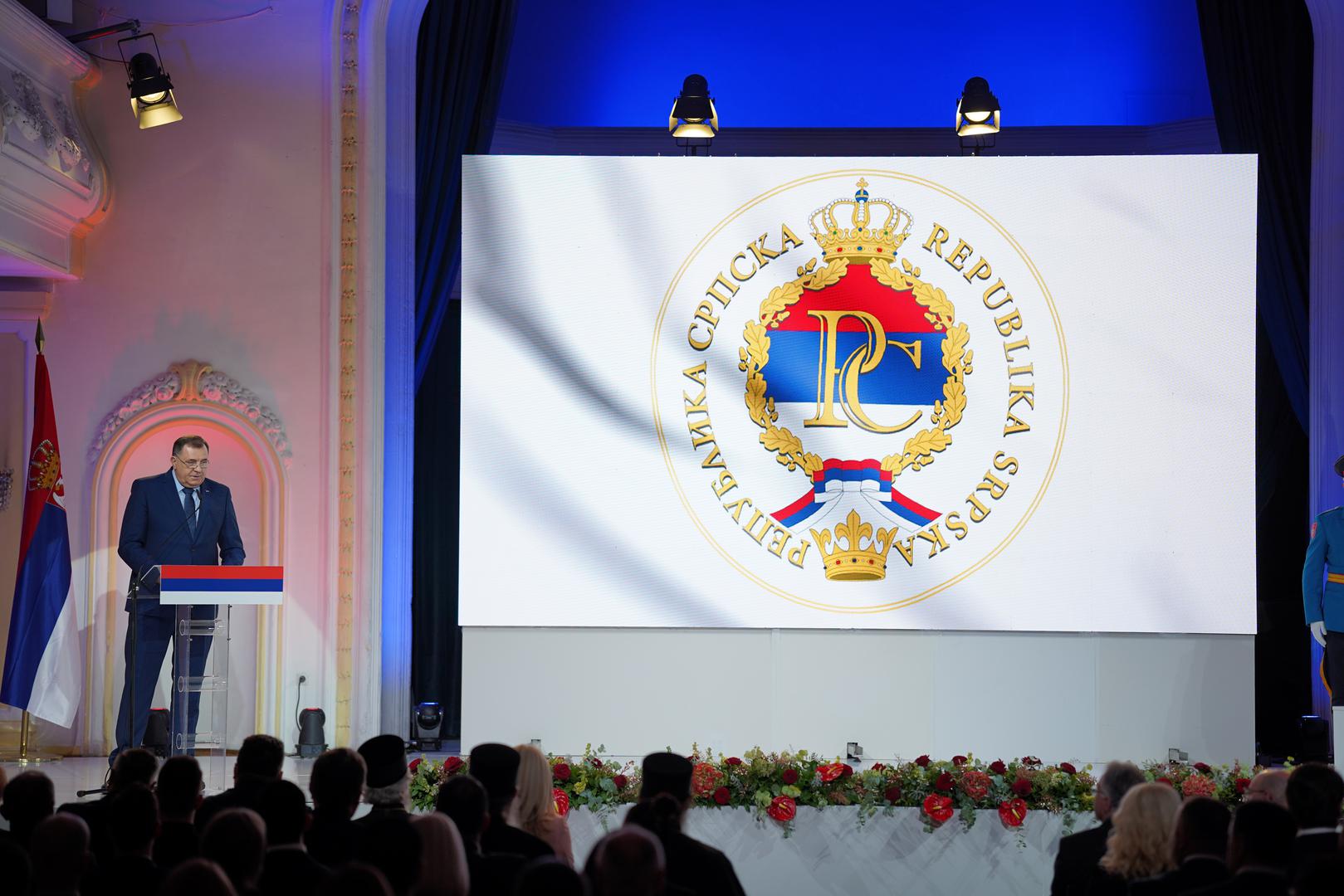 08.01.2022., Kulturni centar Banski dvor-koncertna dvorana, Banja Luka (BiH) – Program povodom proslave Dana Republike Srpske, 9. sijecnja, dodjela odlikovanja zaslužnim institucijama i pojedincima. Predsjednik RS Milorad Dodik, izmedju ostalih, odlikovao i Vladimira Putina, predsjednika Ruske federacije, i majku i brata nedavno preminulog nogometasa Srbije Sinise Mihajlovica.

Photo: Dejan Rakita/Pixsell Photo: Dejan Rakita/PIXSELL