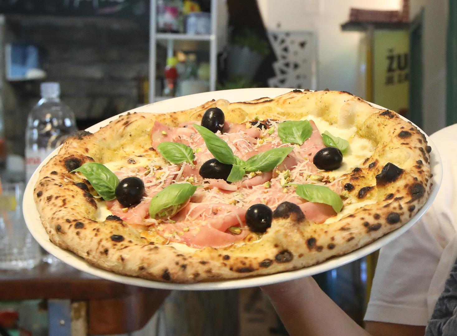 23.07.2024.,Pirovac-- Turisticka patrola i Vecernjakove zvjezdice uPirovcu. Pizzerija "Barezze" Photo: Dusko Jaramaz/PIXSELL