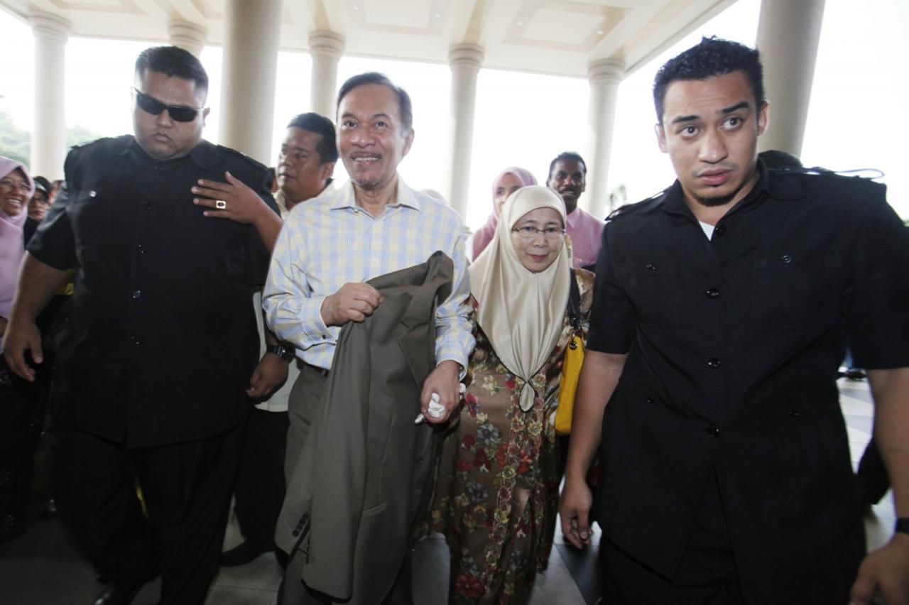 anwar ibrahim, Wan Azizah Wan Ismail