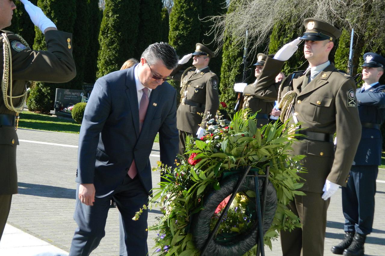 Premijer Tihomir Orešković u Vukovaru