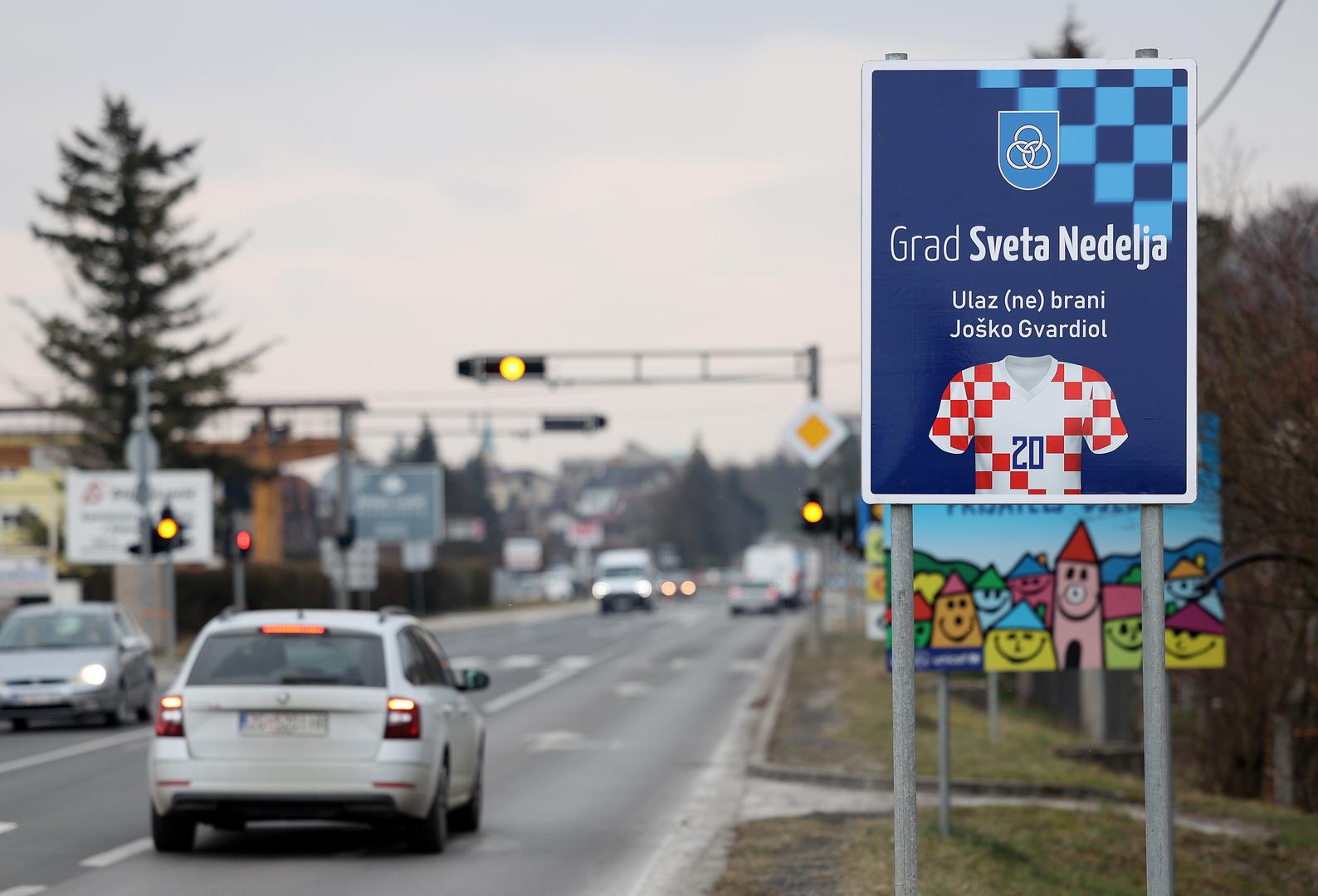 08.02.2023., Sveta Nedelja - Grad Sveta Nedelja postavio je tablu na ulazu u grad u cast nogometasu Josko Gvardiol. Photo: Marko Prpic/PIXSELL