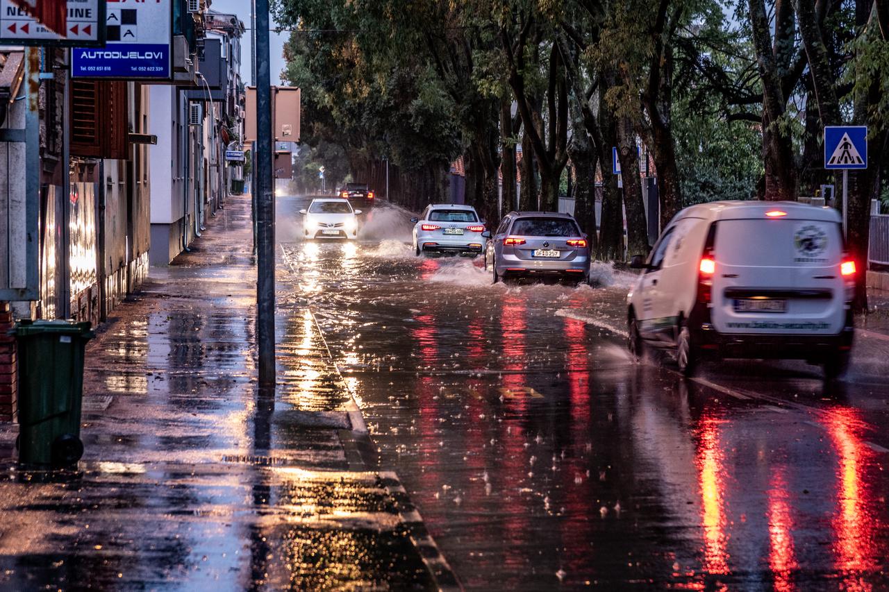 Iznenadni pljusak u Puli