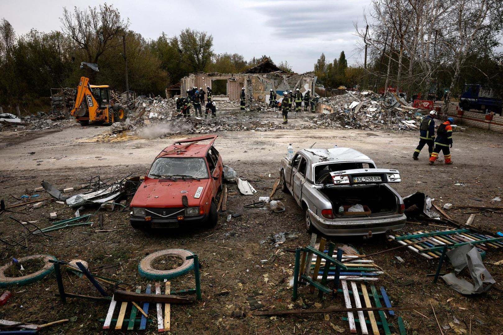 Emergency personnel work at a site of a Russian military strike, amid Russia's attack on Ukraine, in the village of Hroza, Kharkiv region, Ukraine October 6, 2023. REUTERS/Thomas Peter     TPX IMAGES OF THE DAY Photo: Thomas Peter/REUTERS