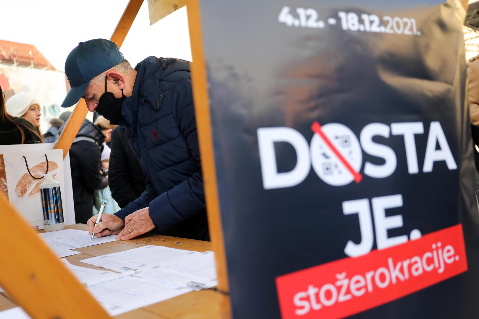 04.12.2021., Zagreb - Krenulo prikupljanje potpisa za raspisivanje referenduma kojim bi se ukinula uporaba covid potvrda. Glavni organizatori za prikaupljanje postpisa je stranka Most. 