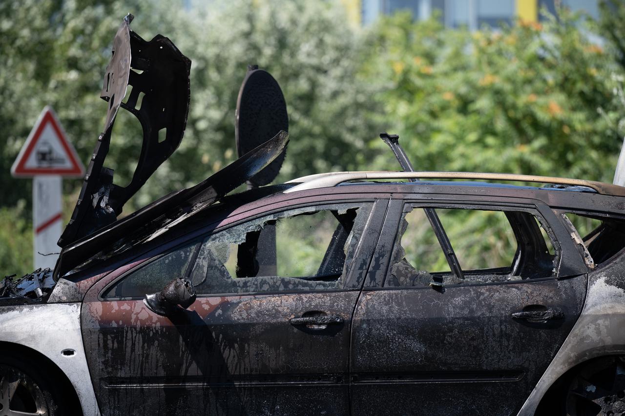 Zagreb: Vatrogasci stigli na Slavonsku aveniju gdje je gorio auto