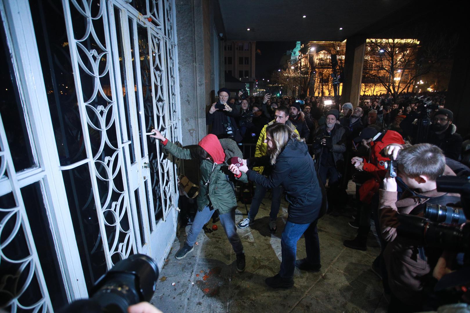 18, December, 2023, Belgrade - In front of the headquarters of the Republic Election Commission in Kralja Milan Street, a protest organized by the coalition "Serbia against violence" is underway due to the "stealing of the citizens' electoral will". Photo: Milos Tesic/ATAImages

18, decembar, 2023, Beograd - Ispred sedista Republicke izborne komisije u Ulici kralja Milana u toku je protest koji je organizovala koalicija "Srbija protiv nasilja" zbog "kradje izborne volje gradjana". Photo: Milos Tesic/ATAImages Photo: Milos Tesic/ATAImages/PIXSELL