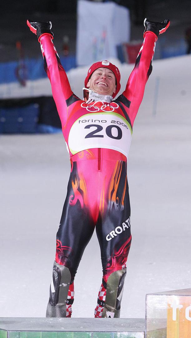 14.02.2006.,Torino,Italija - ZOI Torino 2006 ,Setstriere. Muska kombinacija. Ivica Kostelic osvojio je srebrnu medalju u kombinaciji. Ivica slavi nakon osvojene srebrne medalje u kombinaciji.rPhoto Zeljko Lukunic/Vecernji list