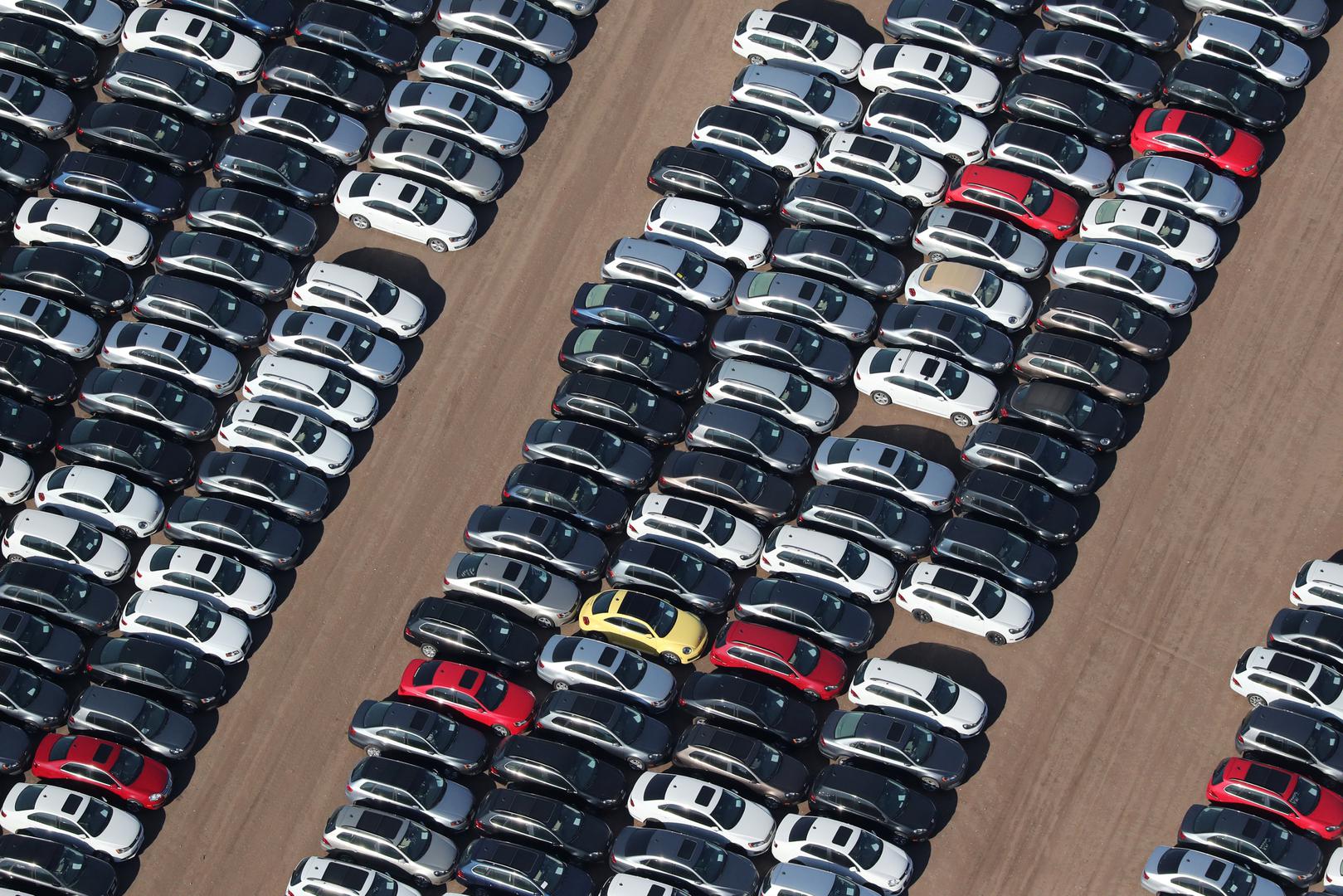 Prostor podsjeća na parking u ogromnom prostoru na otvorenom - ali to je zapravo povratni efekt skandala Volkswagena s emisijom ispušnih plinova. 