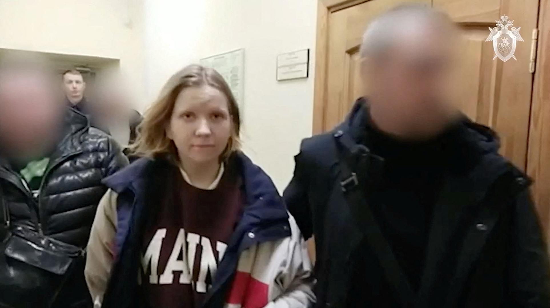 Darya Trepova, suspected of bringing explosives to the cafe where war blogger Vladlen Tatarsky (real name Maxim Fomin) was killed in an explosion the day before, is escorted inside the building of Russian Investigative Committee, in Saint Petersburg, Russia, in this still image taken from video released on April 3, 2023. Investigative Committee of Russia/Handout via REUTERS ATTENTION EDITORS - THIS IMAGE WAS PROVIDED BY A THIRD PARTY. NO RESALES. NO ARCHIVES. MANDATORY CREDIT. WATERMARK FROM SOURCE. Photo: Investigative Committee of Russi/REUTERS