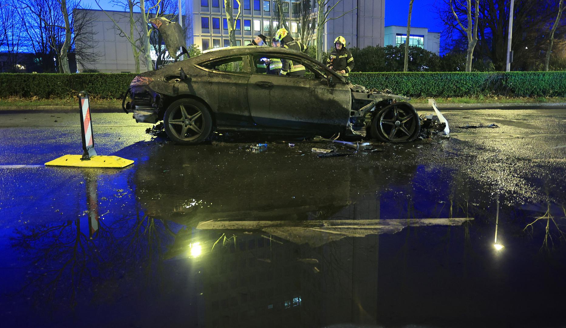 13.03.2024., Zagreb - Vatrogasci ugasili pozar osobnog automobila u Vukovarskoj ulici kod krizanja s Heuinzlovom. Photo: Marko Prpic/PIXSELL