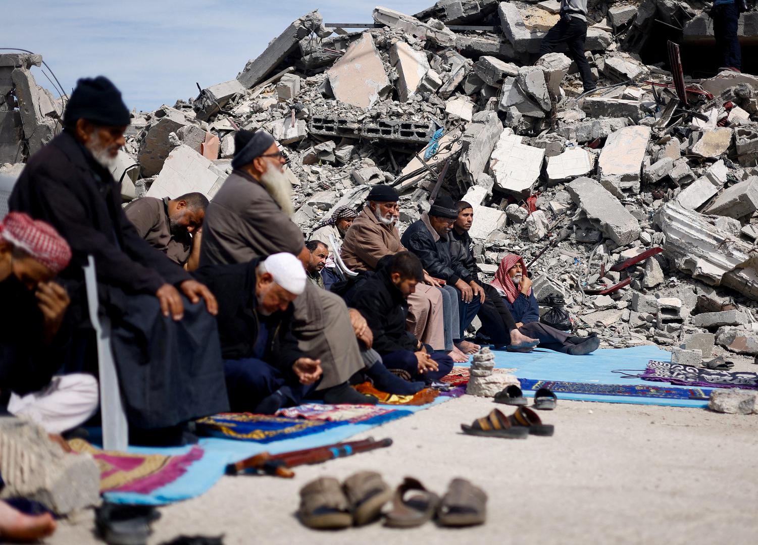 Palestinians attend Friday prayers near the ruins of a mosque destroyed in Israeli strikes, amid the ongoing conflict between Israel and Hamas, in Rafah in the southern Gaza Strip March 1, 2024. REUTERS/Mohammed Salem      TPX IMAGES OF THE DAY Photo: MOHAMMED SALEM/REUTERS