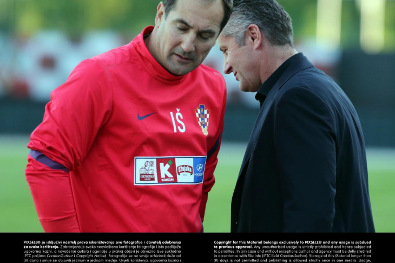 '08.10.2012., Trening kamp Zagrebello, Zagreb - Trening hrvatske nogometne reprezentacije. Igor Stimac, Davor Suker.  Photo: Dalibor Urukalovic/PIXSELL'