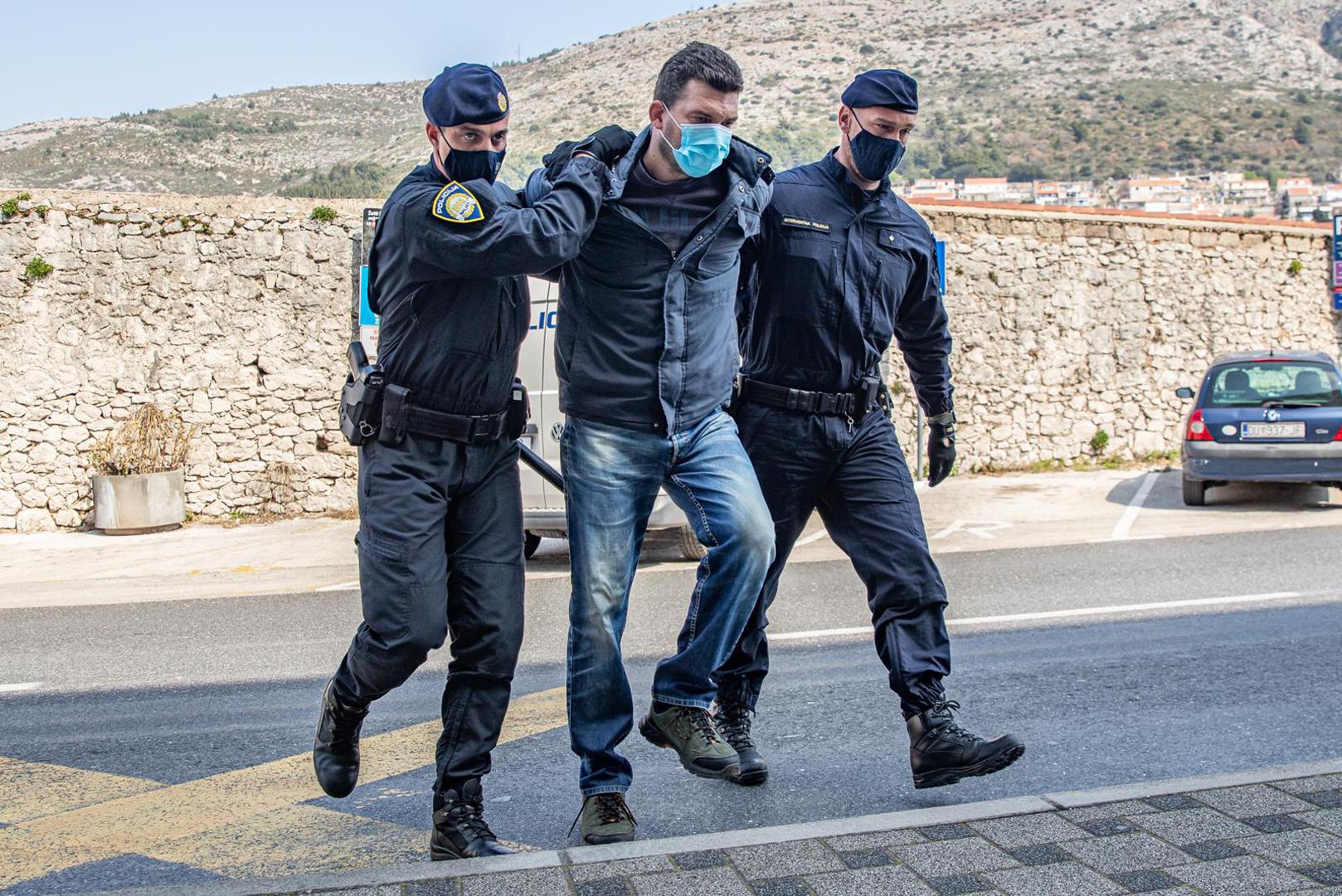 26.03.2022., Dubrovacki sud, Dubrovnik - Privodjenje Milenka Radulovica, osumnjicenog za dvostruko ubojstvo u Plocama.
 Photo: Grgo Jelavic/PIXSELL