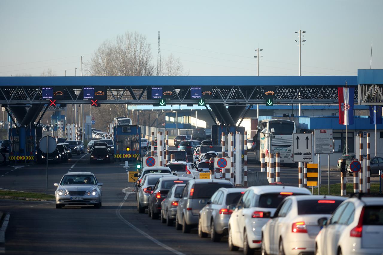 Gužva na graničnom prijelazu Stara Gradiška