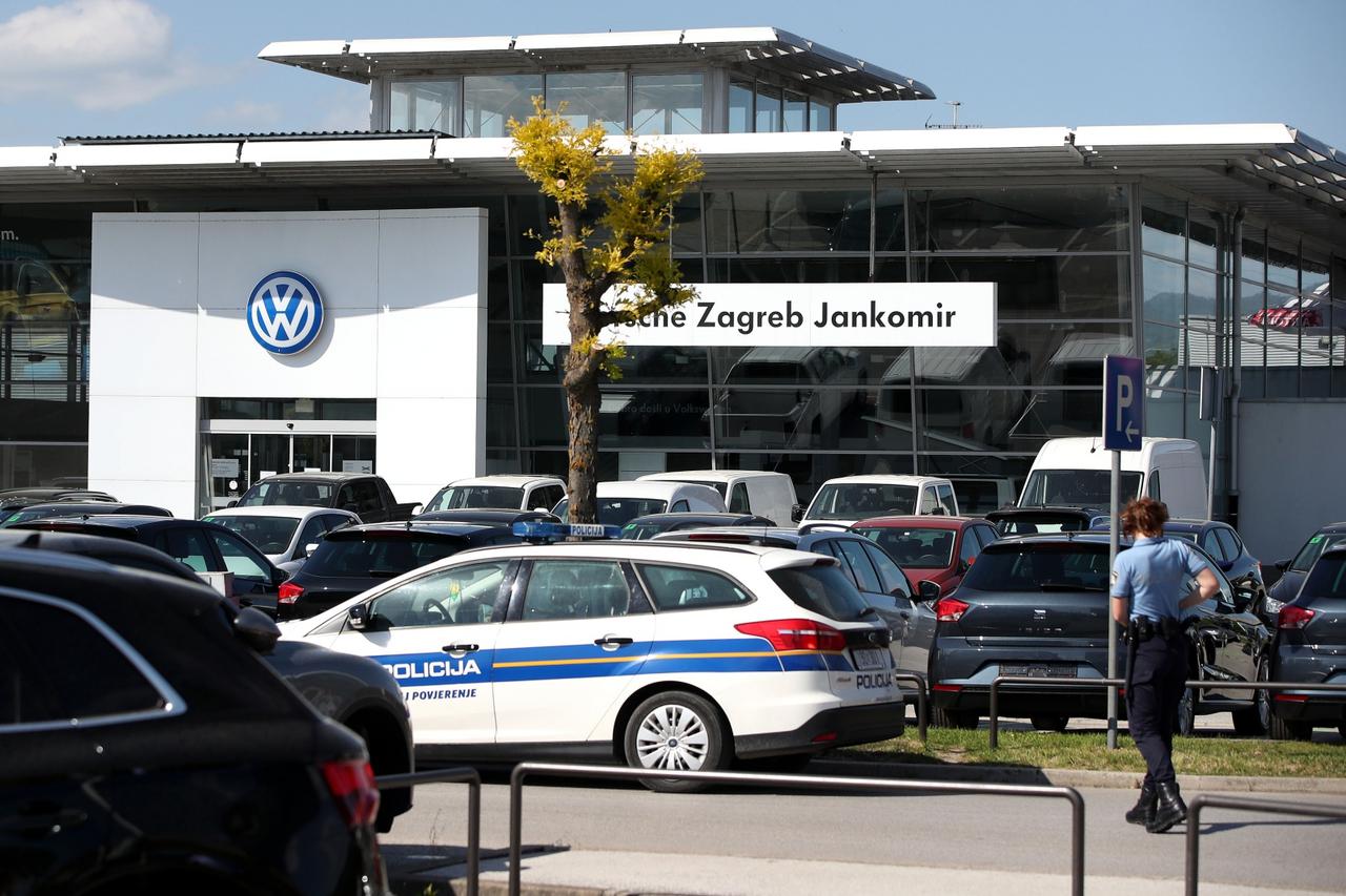 Zagreb: Policija deaktivirala bombu na automobilu