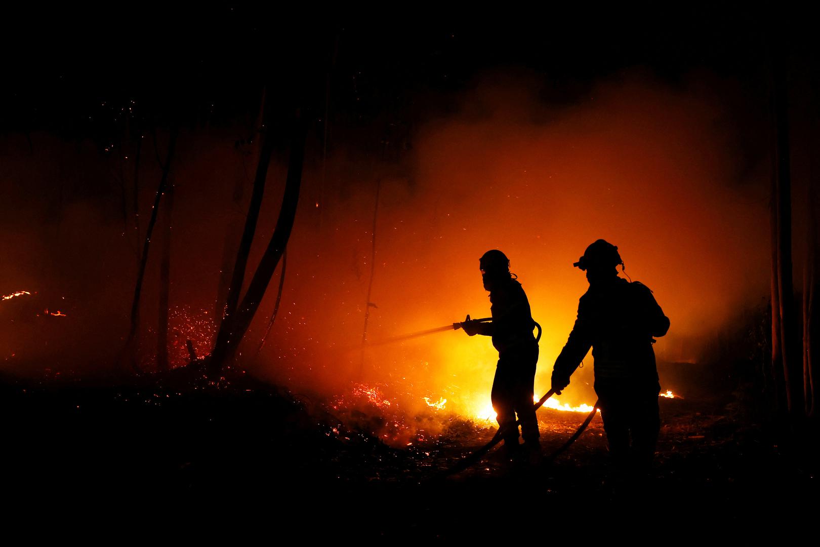 Firefighters battle a wildfire in the vicinity of Soutelo, Portugal, September 18, 2024. REUTERS/Susana Vera Photo: SUSANA VERA/REUTERS