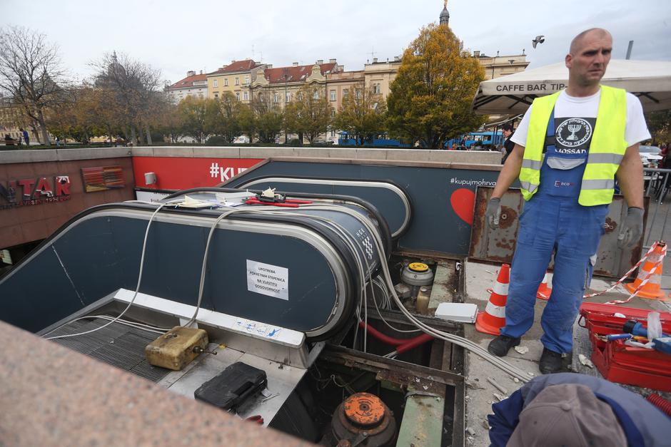 Radovi na pokretnim stepenicama u Importanne centru