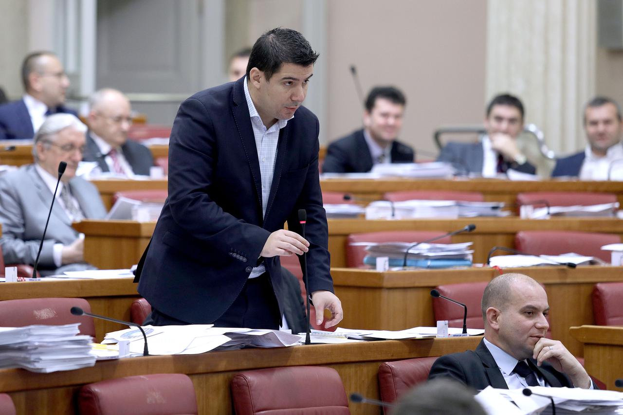 Spriječit ćemo da neke lokalne samouprave preplaćuju gradnju infrastrukture, a neke da čudnim dealovima dobiju bolju cijenu, kaže Nikola Grmoja