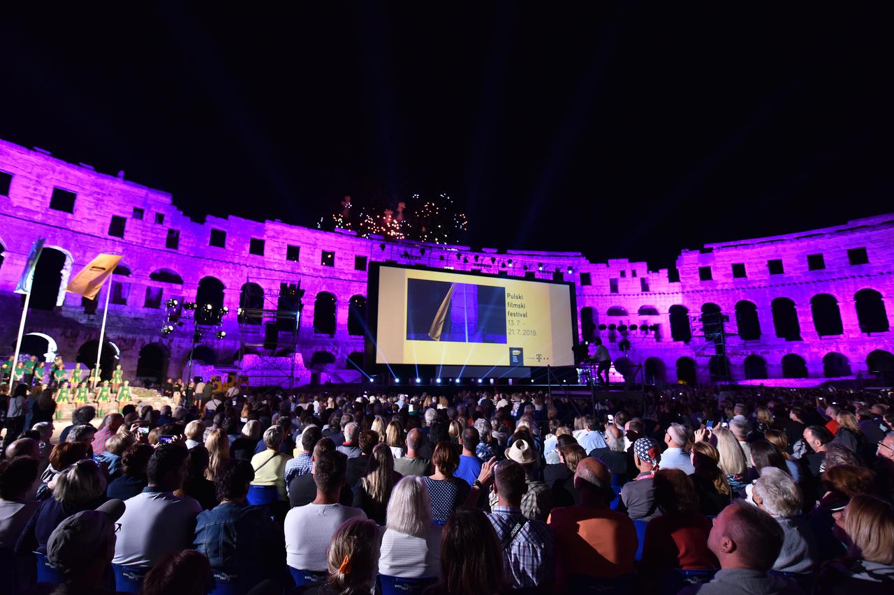 Pula: Predsjednica na otvorenju Pulskog filmskog festivala uz tradicionalni vatromet