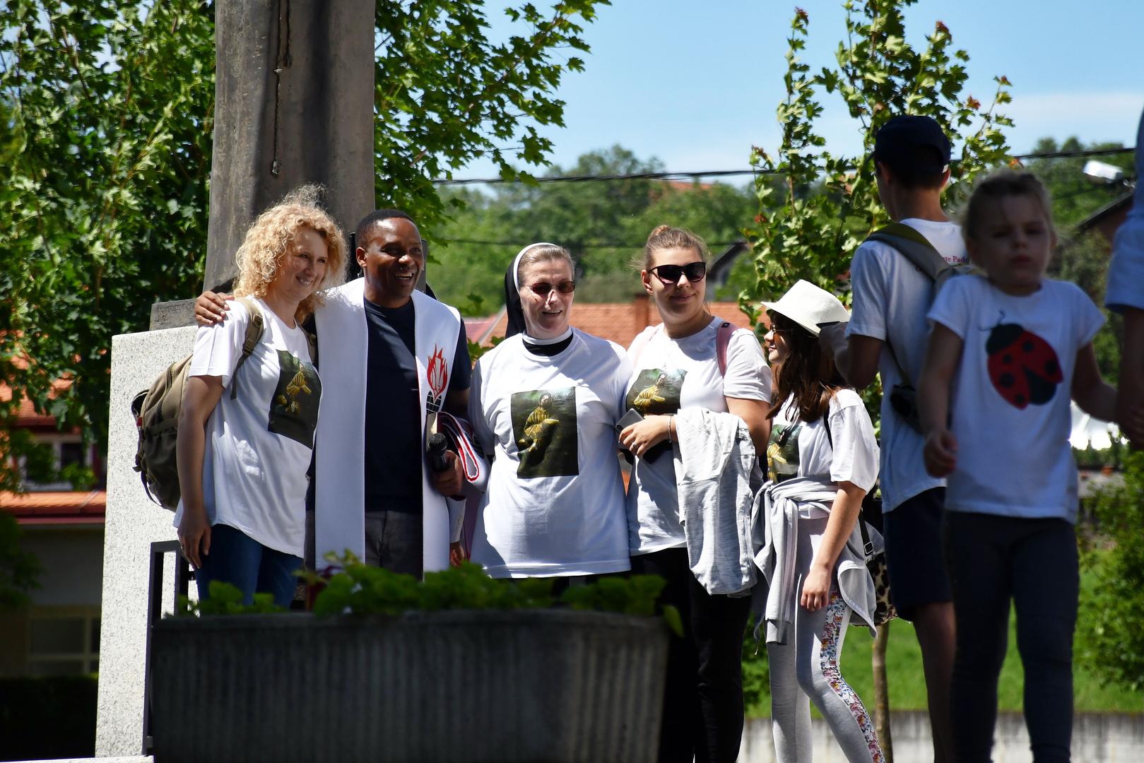 12.06.2020. Podvinje, Polazak hodocasnika-pjesaka ispred Zupe sv. Antuna Padovanskog u Podvinju na Dane svetog Ante u Gornjim Mocilima (BiH).
Photo: Ivica Galovic/ PIXSELL