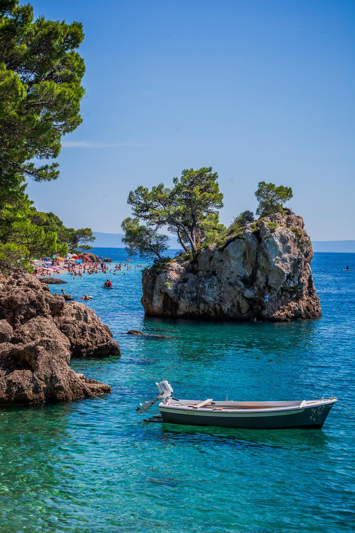 Također, prema belgijskom portalu European Best Destinations, riječ je o jednoj od najljepših plaža u 2015. godini, a dobitnica je i brojnih nagrada u Hrvatskoj.