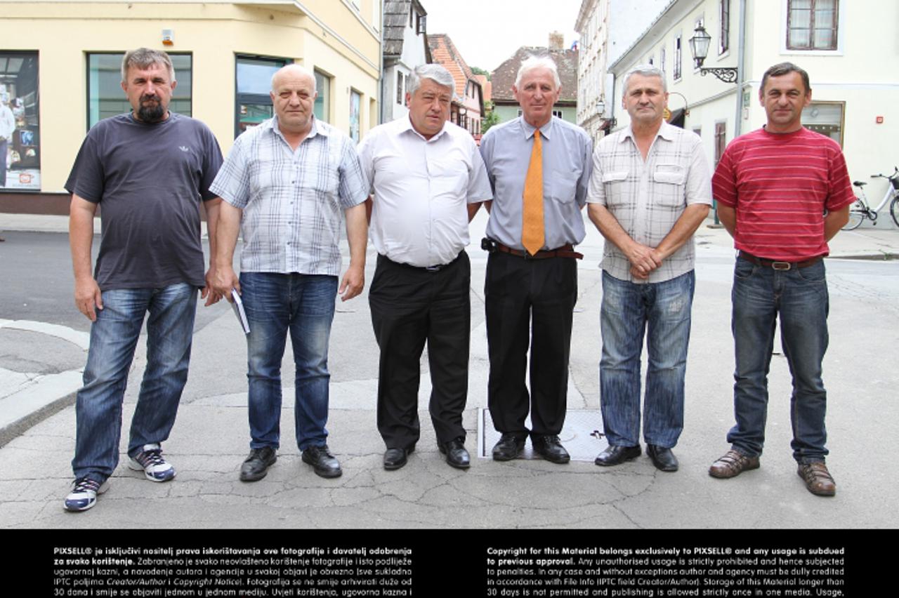 '10.06.2013., Karlovac - Bivsi nacelnik Cetingrada Nikola Paulic i stranacki kolege sumnjaju u regularnost izbora, pa su sve prijavili i drzavnom odvjetnistvu. Photo: Kristina Stedul Fabac/PIXSELL'