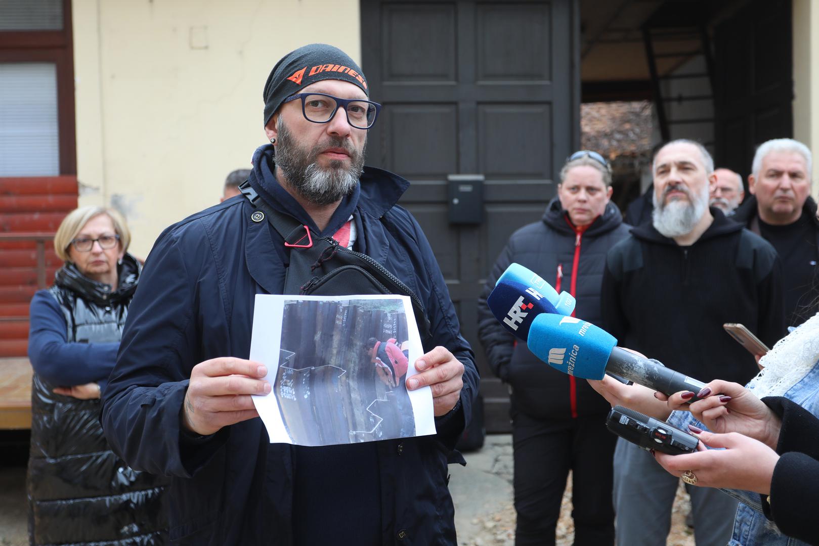 06.03.2024.,  Karlovac -Stanari karlovacke Zvijezde zbog radova na aglomeraciji prijavljuje sve veca ostecenja na privatnim objektima. Na danasnjoj konferenciji za medije ponovno su ukazali na brojne probleme. Podrum u kuci Mirne Hauswirth poplavljen je fekalijama. Photo: Kristina Stedul Fabac/PIXSELL Photo: Kristina Stedul Fabac/PIXSELL