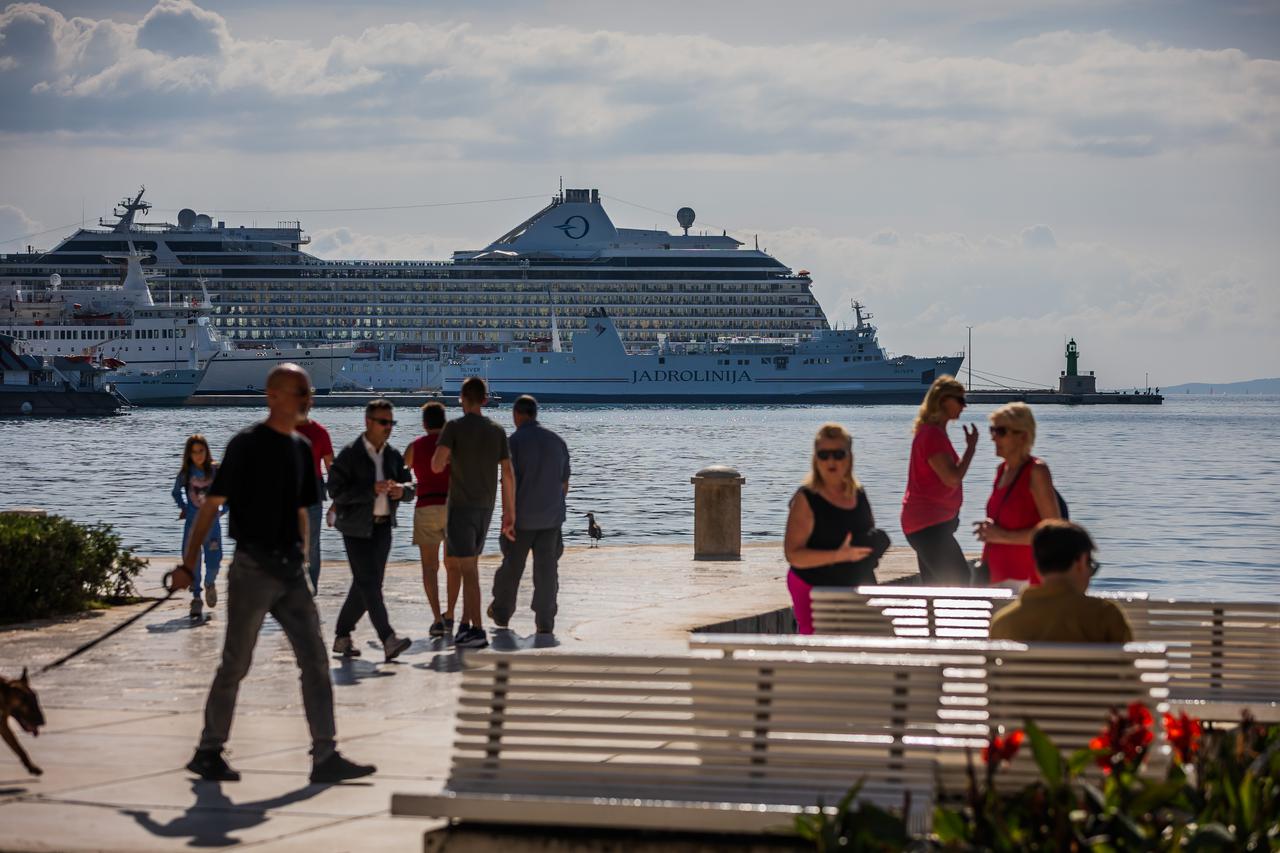 Split: Turisti iskoristili lijepo vrijeme za razgledavanje grada