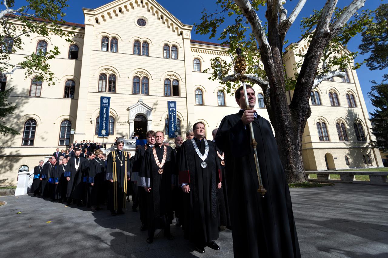 14.10.2014., Zagreb - Povorka prorektora, dekana i clanova Senata predvodjena novim rektorom prof. dr. sc. Damirom Borasom i odstupajucim rektorom prof. dr. sc. Aleksom Bjelisem od zgrade Sveucilista u Zagrebu do zgrade HNK. Photo: Davor Puklavec/PIXSELL