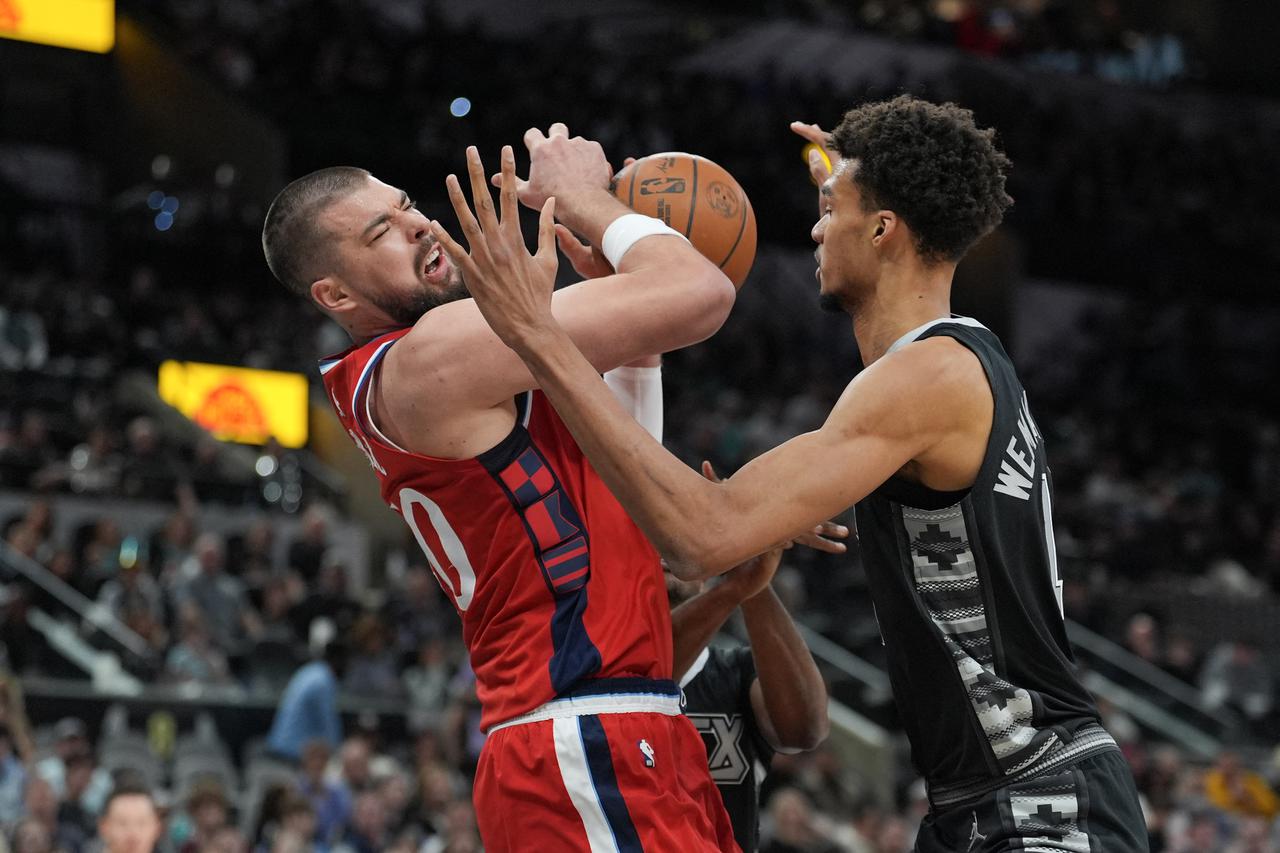 NBA: Los Angeles Clippers at San Antonio Spurs