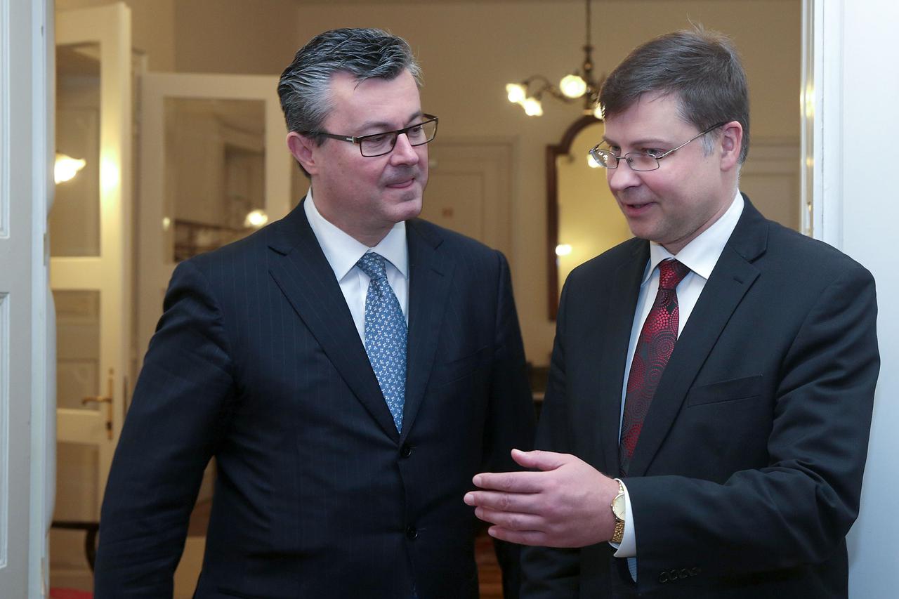 26.02.2016., Zagreb - Predsjednik Vlade Republike Hrvatske Tihomir Oreskovic sastao se s potpredsjednikom Europske komisije za euro i socijalni dijalog Valdisom Dombrovskisom Photo: Patrik Macek/PIXSELL