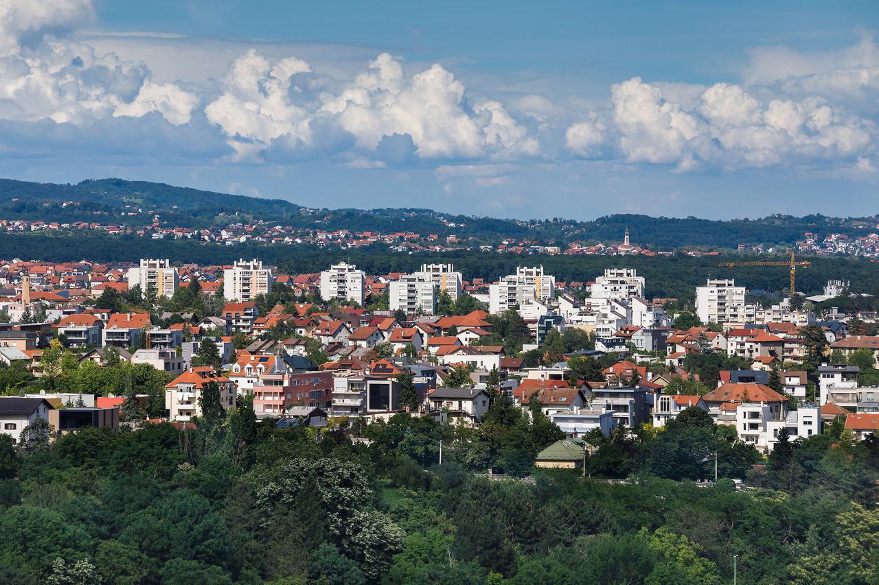 Zagreb: Pogled sa Zagrebačke katedrale na centar grada