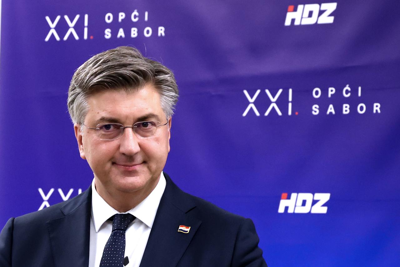 Šibenik: Andrej Plenković dao je izjavu za medije nakon sjednice Nacionalnog odbora HDZ-a