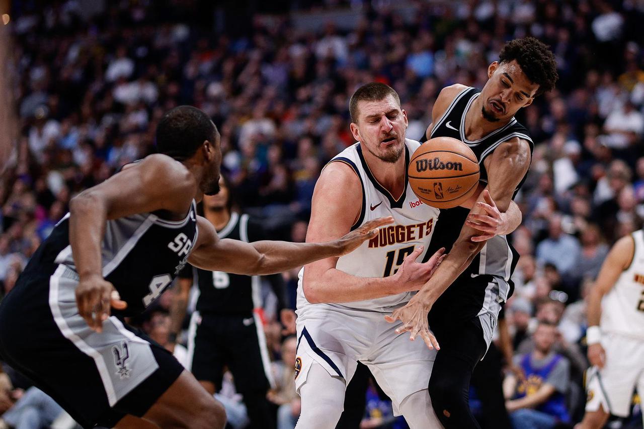 NBA: San Antonio Spurs at Denver Nuggets