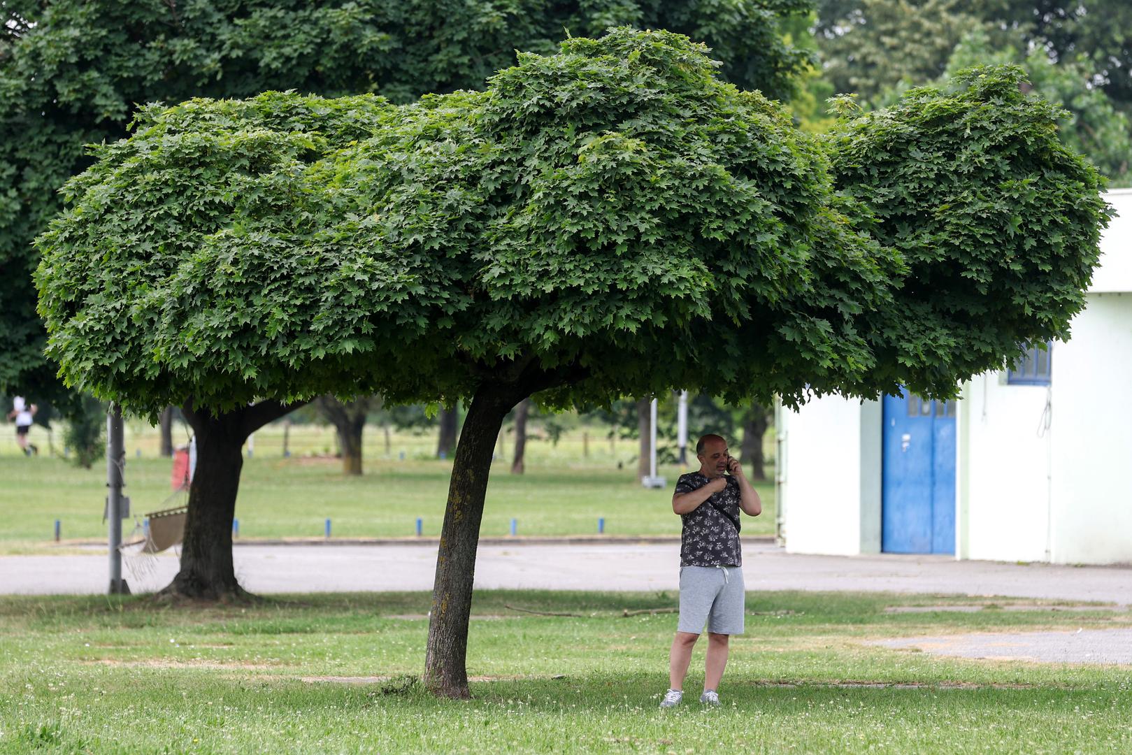 23.06.2022., Zagreb - Tek rijetki rekreativci i kupaci potrazili su spas od vrucine na jezeru Jarun. Photo: Igor Kralj/PIXSELL