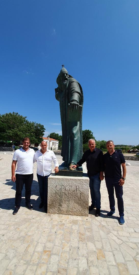 S lijeva na desno: načelnik Perinić, načelnik Kapović, gradonačelnik Ćurko i načelnik Begonja 