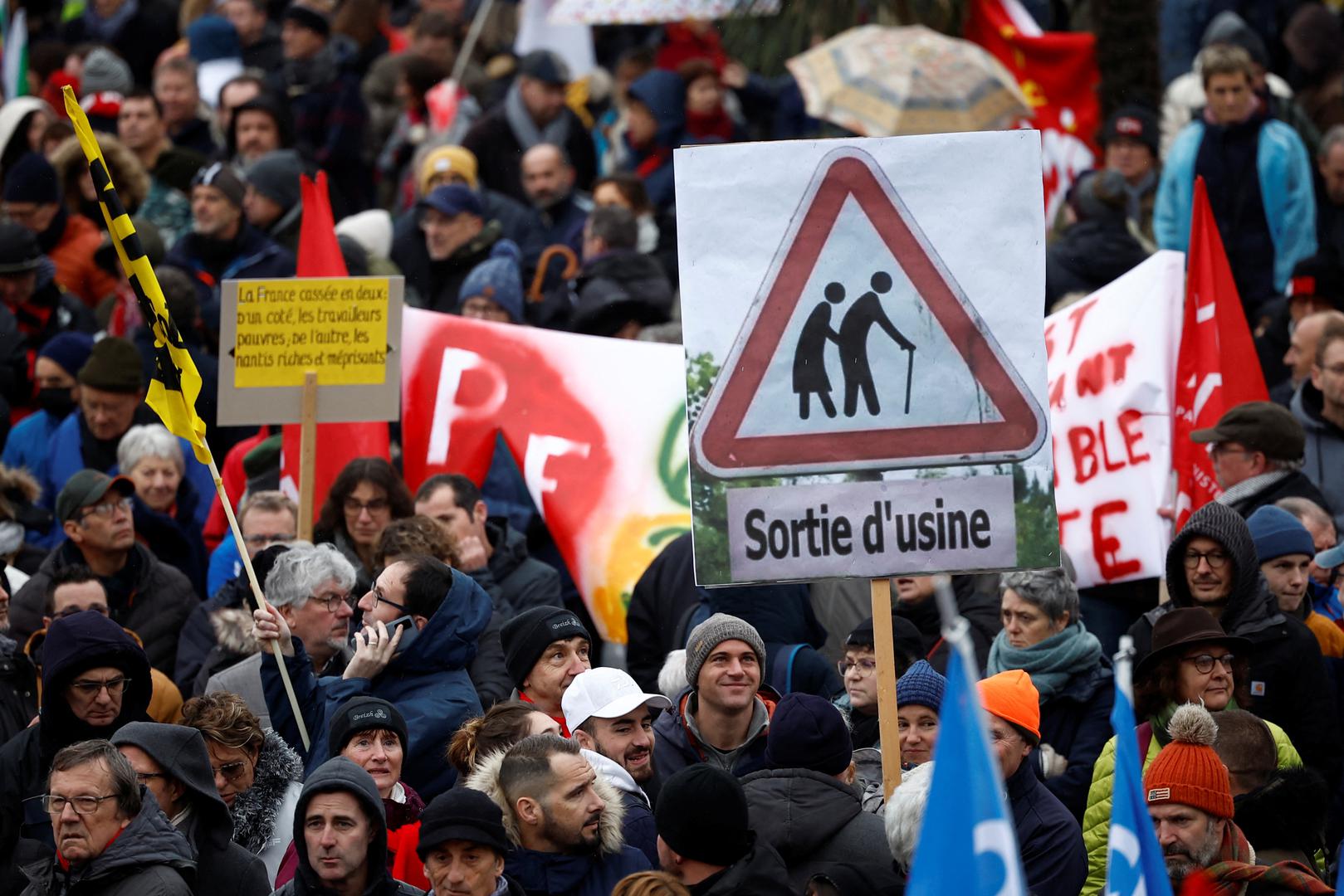 Protesters attend a demonstration against French government's pension reform plan in Saint-Nazaire as part of a day of national strike and protests in France, January 19, 2023. REUTERS/Stephane Mahe Photo: STEPHANE MAHE/REUTERS