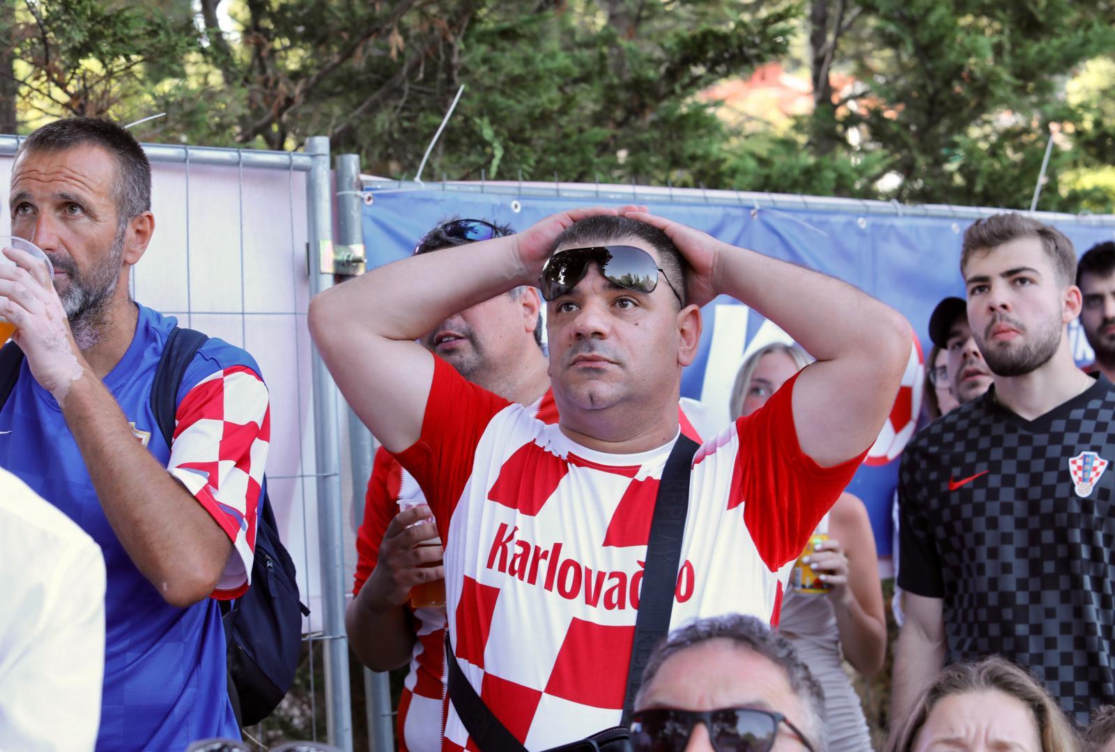 28.06.2021.,Split - Navijaci u fan zoni na splitskom Zvoncacu prate utakmicu izmedju Hrvatske i Spanjolske.
Photo:Ivo Cagalj/PIXSELL