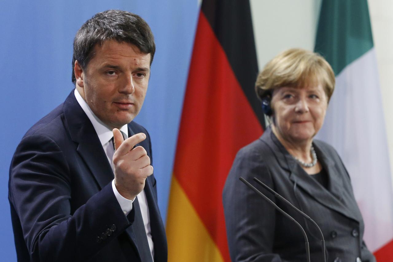 German Chancellor Angela Merkel and Italian Prime Minister Matteo Renzi address a news conference at the Chancellery in Berlin, Germany, January 29, 2016.      REUTERS/Fabrizio Bensch