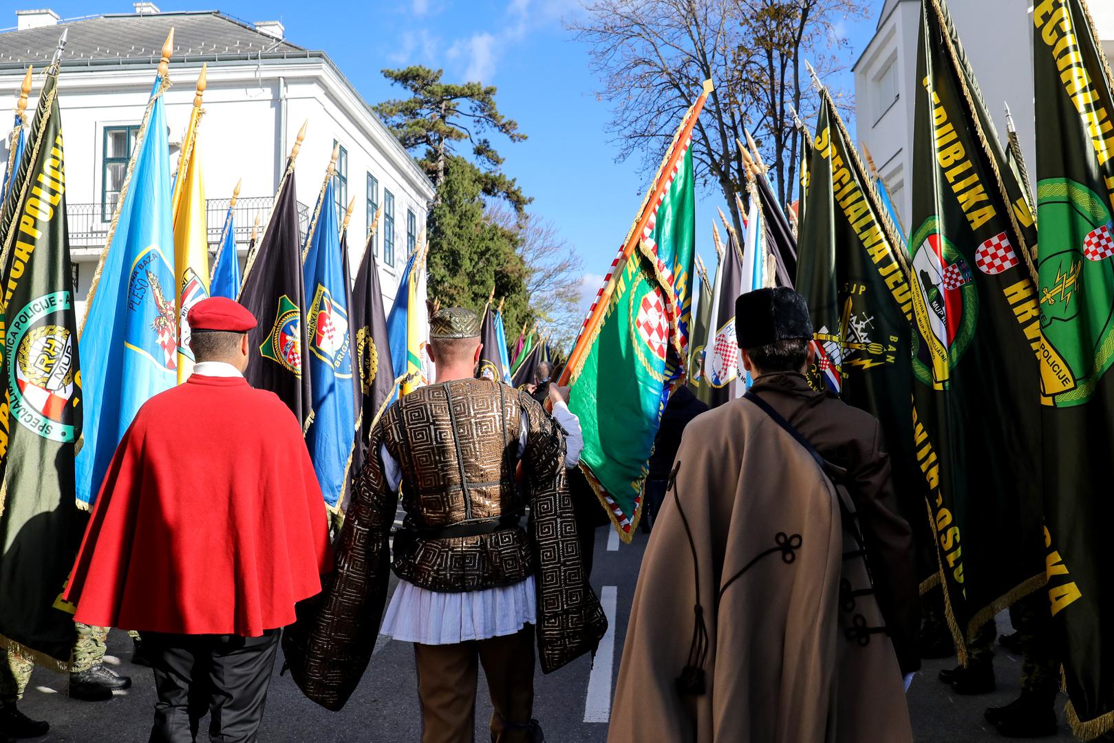 18.11.2023. Vukovar - Pod geslom "Vukovar - moj izbor i u dobru i u zlu" u Vukovaru se obiljezava 32. godisnjica vukovarske tragedije i stradanja u Domovinskom ratu. Kolona sjecanja koju predvode hrvatski branitelji Vukovara zajedno s clanovima obitelji poginulih, nestalih, ubijenih, nasilno odvedenih i umrlih hrvatskih branitelja Vukovara na celu s pripadnicima Hrvatskih obrambenih snaga koji su branili Vukovar. Photo: Emica Elvedji/PIXSELL