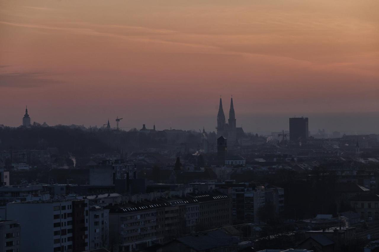 Prva proljetna zora nad Zagrebom