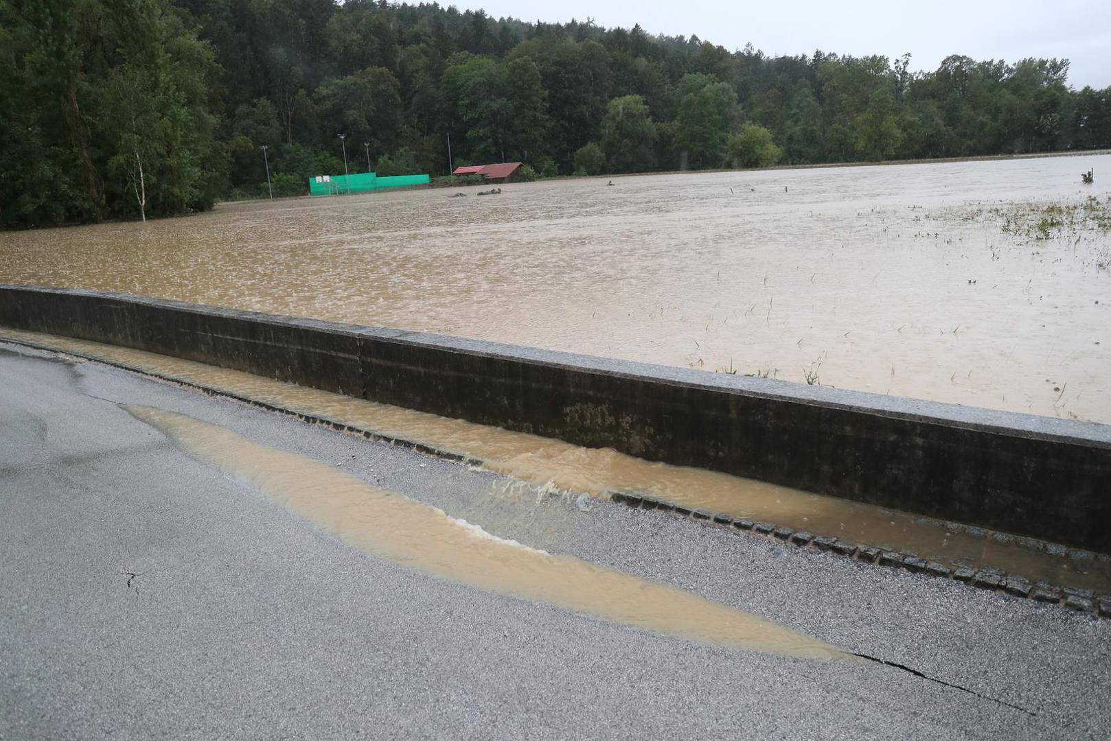 04.08.2023., Menges, Slovenija - Stanovnici i vatrogasci bore se s posljedicama velike poplave Photo: Matija Habljak/PIXSELL