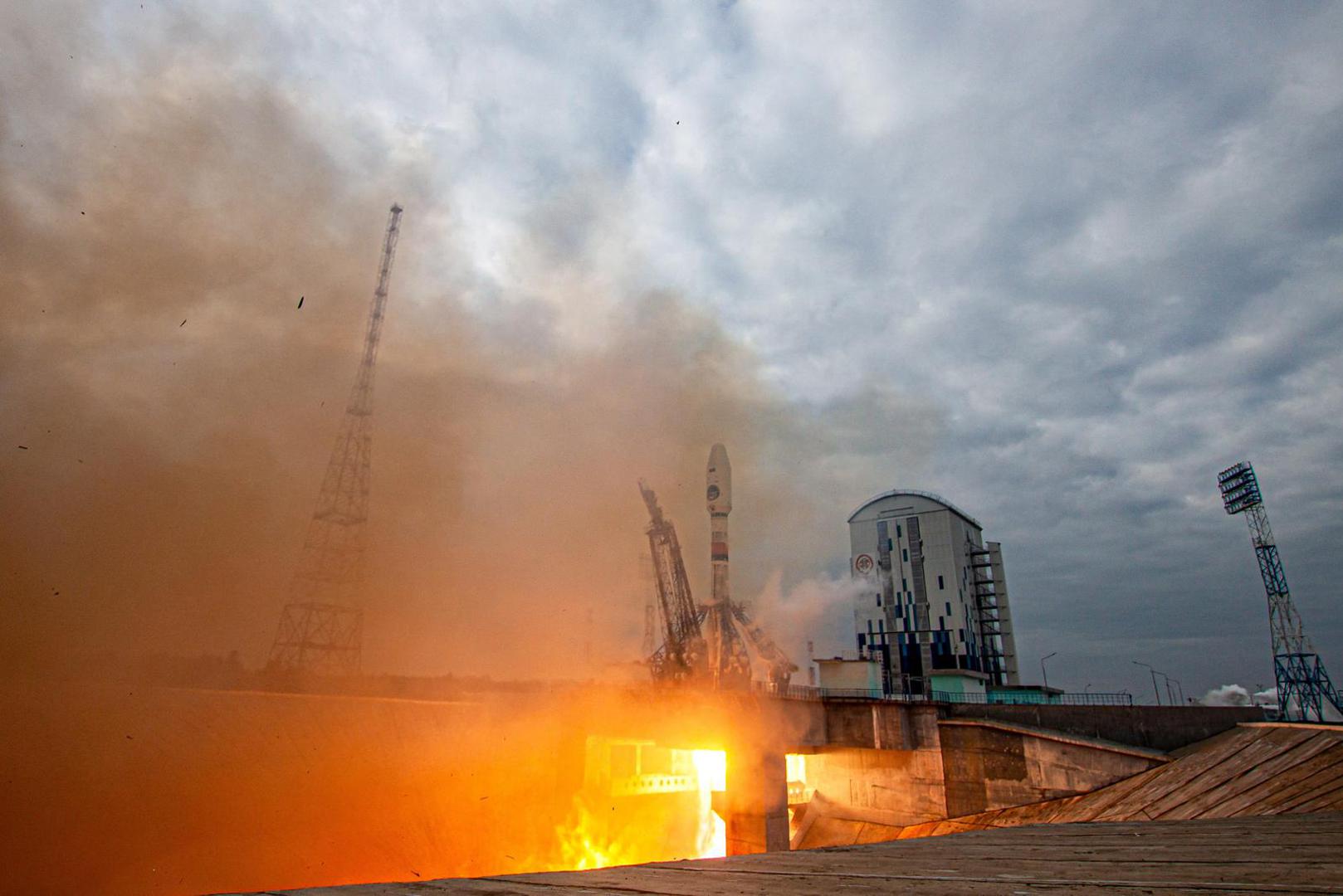 A Soyuz-2.1b rocket booster with a Fregat upper stage and the lunar landing spacecraft Luna-25 blasts off from a launchpad at the Vostochny Cosmodrome in the far eastern Amur region, Russia, August 11, 2023. Roscosmos/Vostochny Space Centre/Handout via REUTERS ATTENTION EDITORS - THIS IMAGE HAS BEEN SUPPLIED BY A THIRD PARTY. MANDATORY CREDIT. Photo: Roscosmos/REUTERS