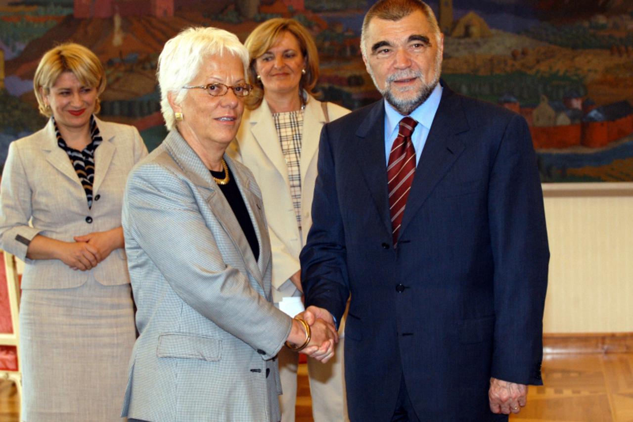 'unutrasnja...zagreb.. 03.06.2004 ured predsjednika ....carla del ponte i predsjednik mesic snimio robert anic'