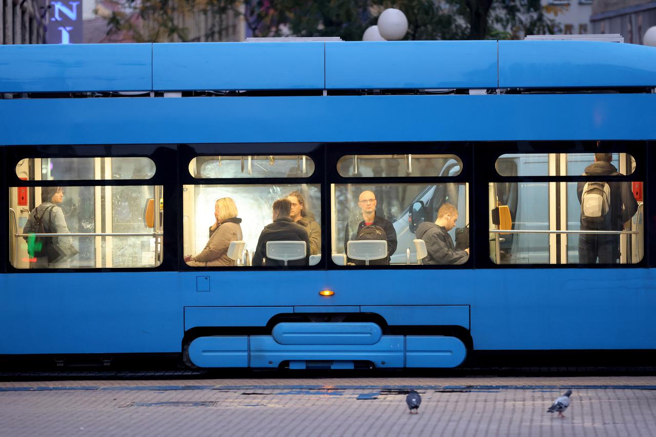 Zagreb: Pljusak prije svitanja dočekao Zagrepčane koji su krenuli na posao