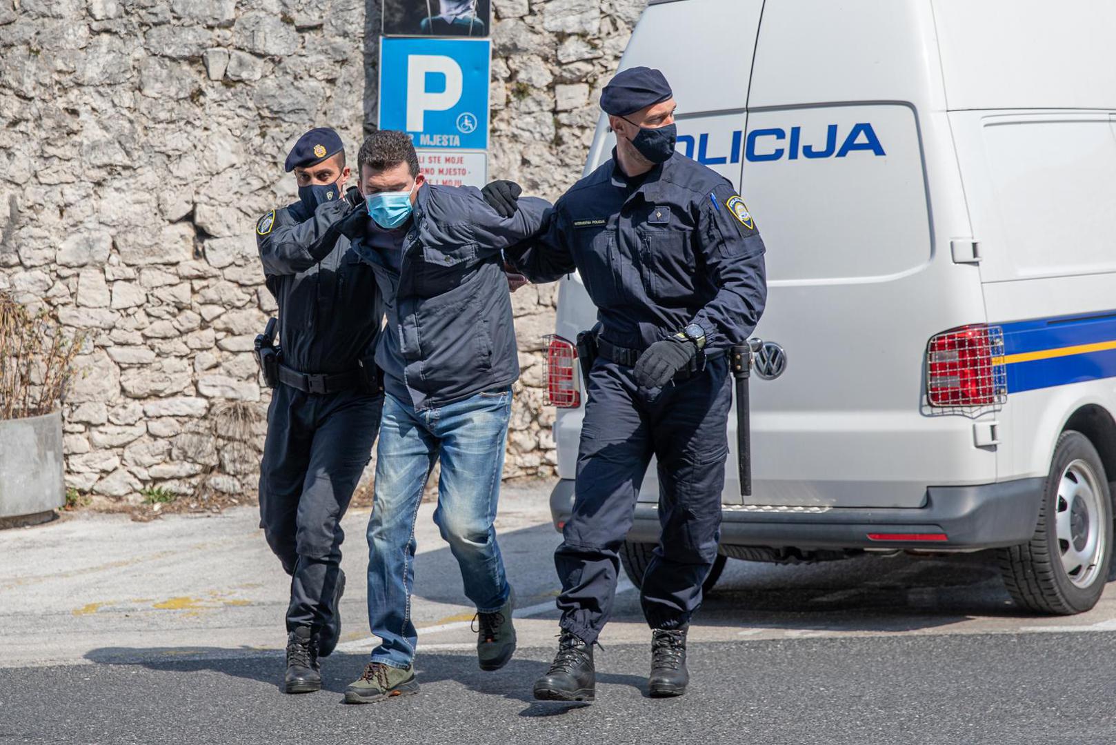 26.03.2022., Dubrovacki sud, Dubrovnik - Privodjenje Milenka Radulovica, osumnjicenog za dvostruko ubojstvo u Plocama.
 Photo: Grgo Jelavic/PIXSELL