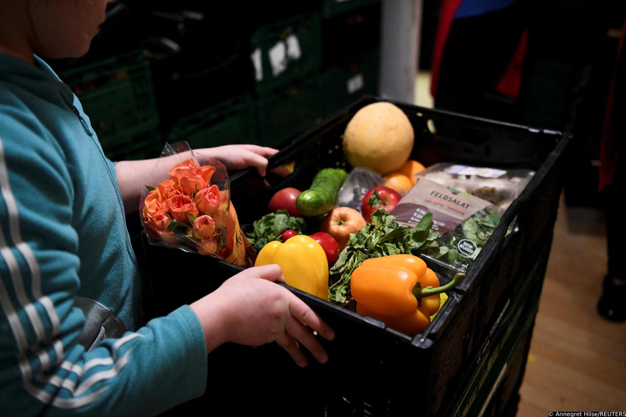 "Laib und Seele" campaign by food bank Berliner Tafel and broadcaster RBB ahead of Christmas, in Berlin