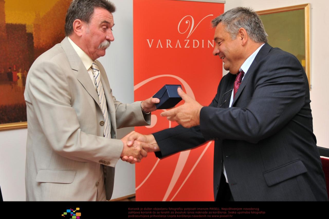 '19.07.2011., Gradska vijecnica, Varazdin - Varazdinski dogradonacelnik Zlatko Horvat primio je dobitnika Zlatnih Ruku hrvatski obrtinka Branka Kosa  Photo: Marko Jurinec/PIXSELL'